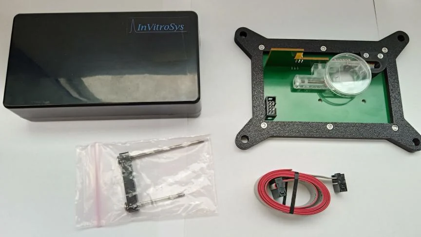 External controller shown with microscope adapter and chamber
