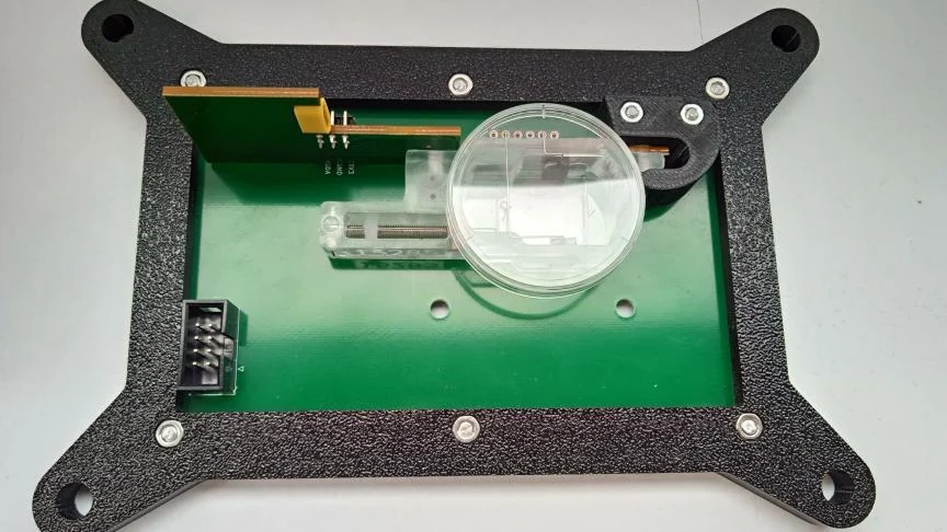 Microscope adapter with a MyoDish chamber
